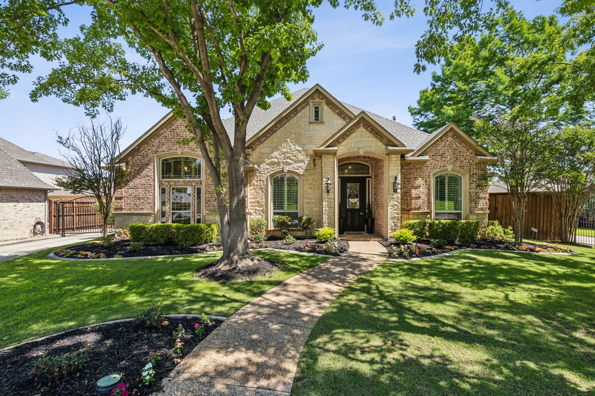 2605 Queen Elizabeth Boulevard