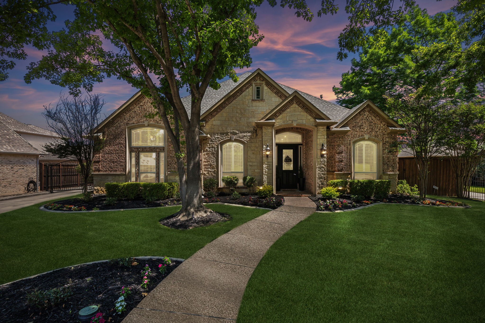 2605 Queen Elizabeth Boulevard