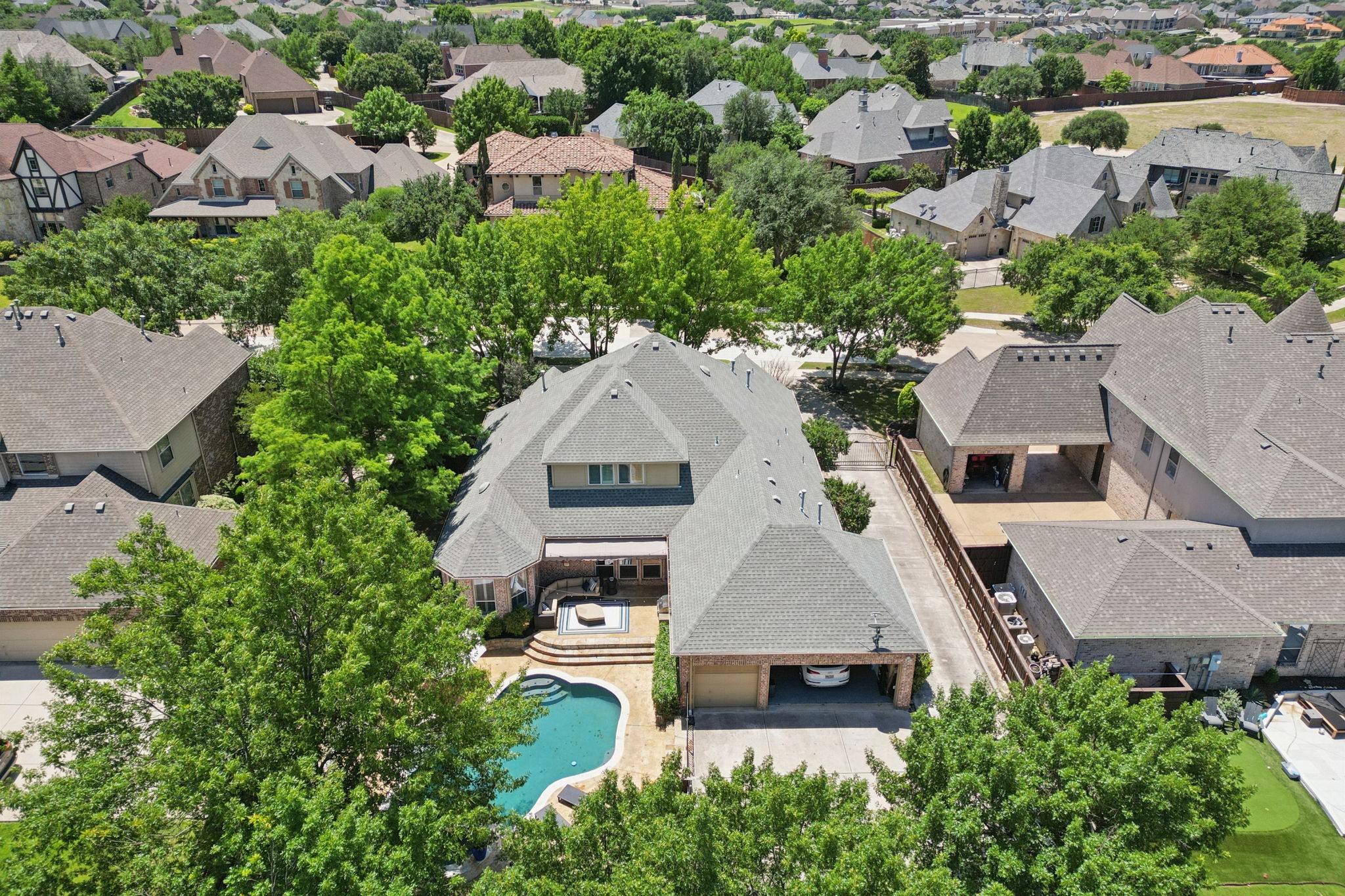 2605 Queen Elizabeth Boulevard