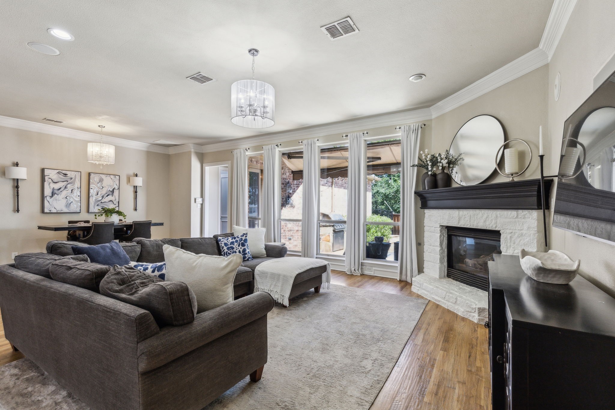 2605 Queen Elizabeth Boulevard