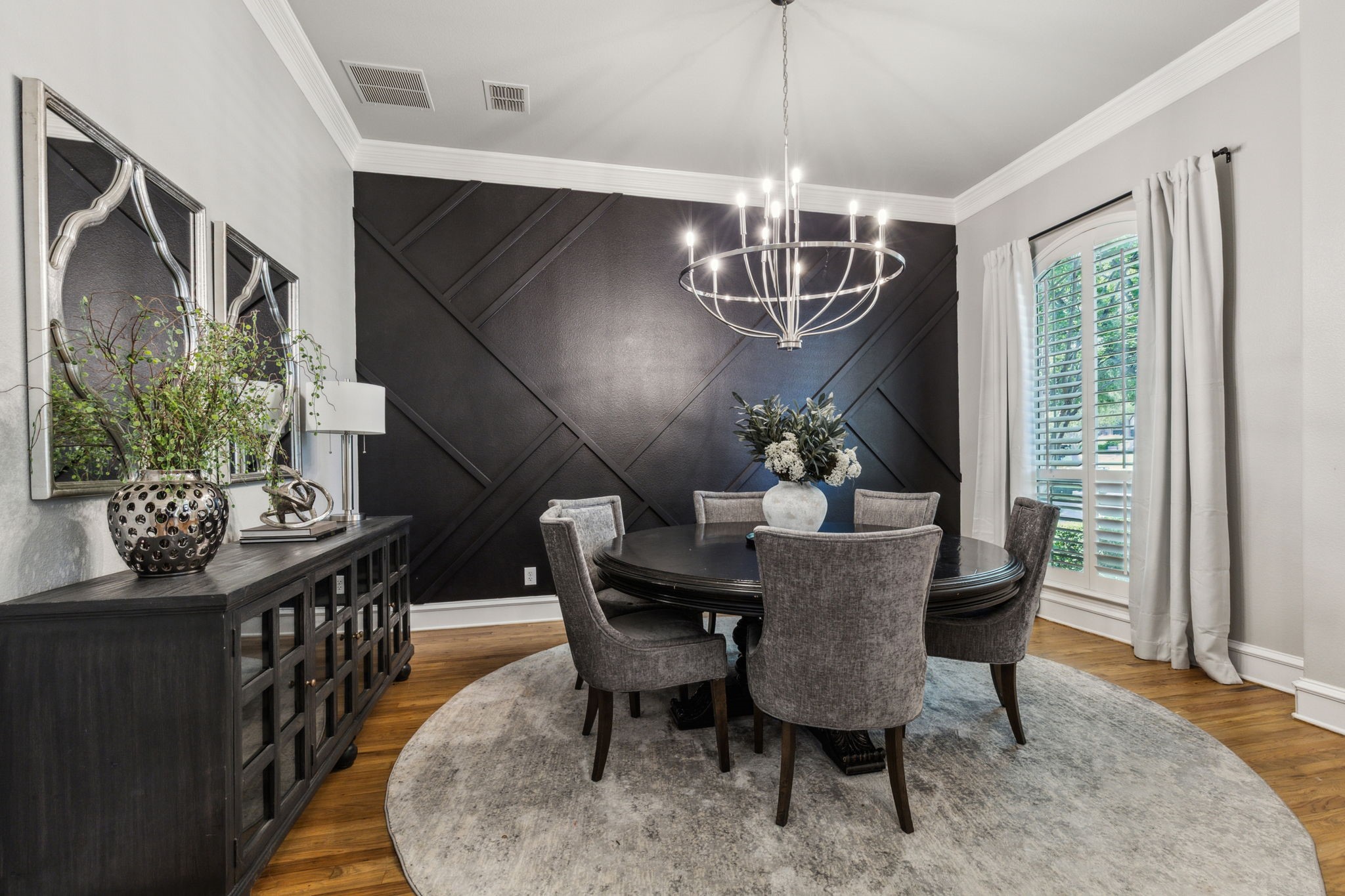 2605 Queen Elizabeth Boulevard