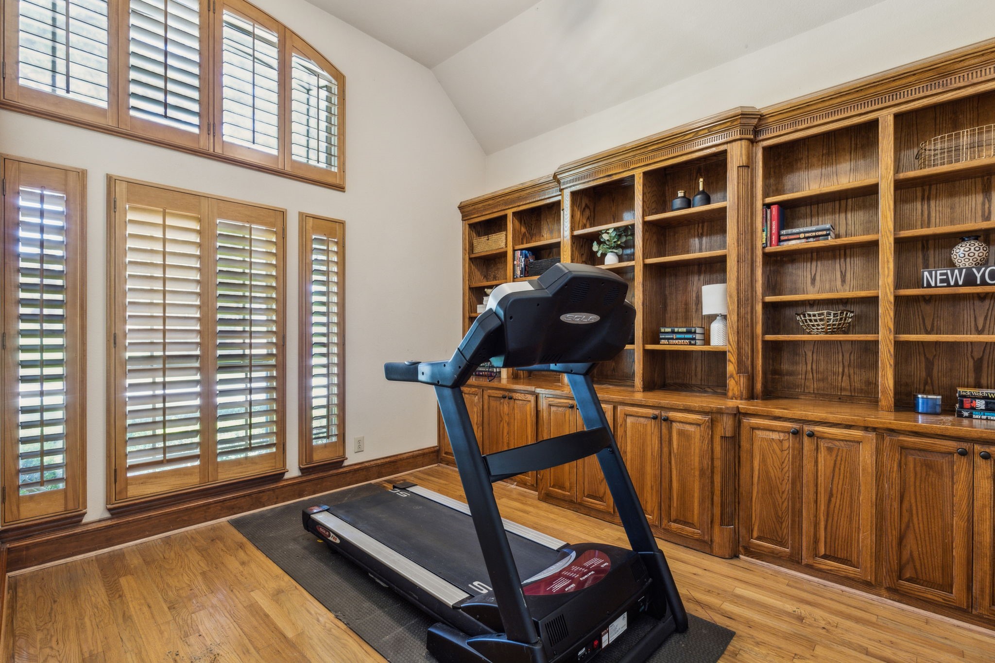 2605 Queen Elizabeth Boulevard