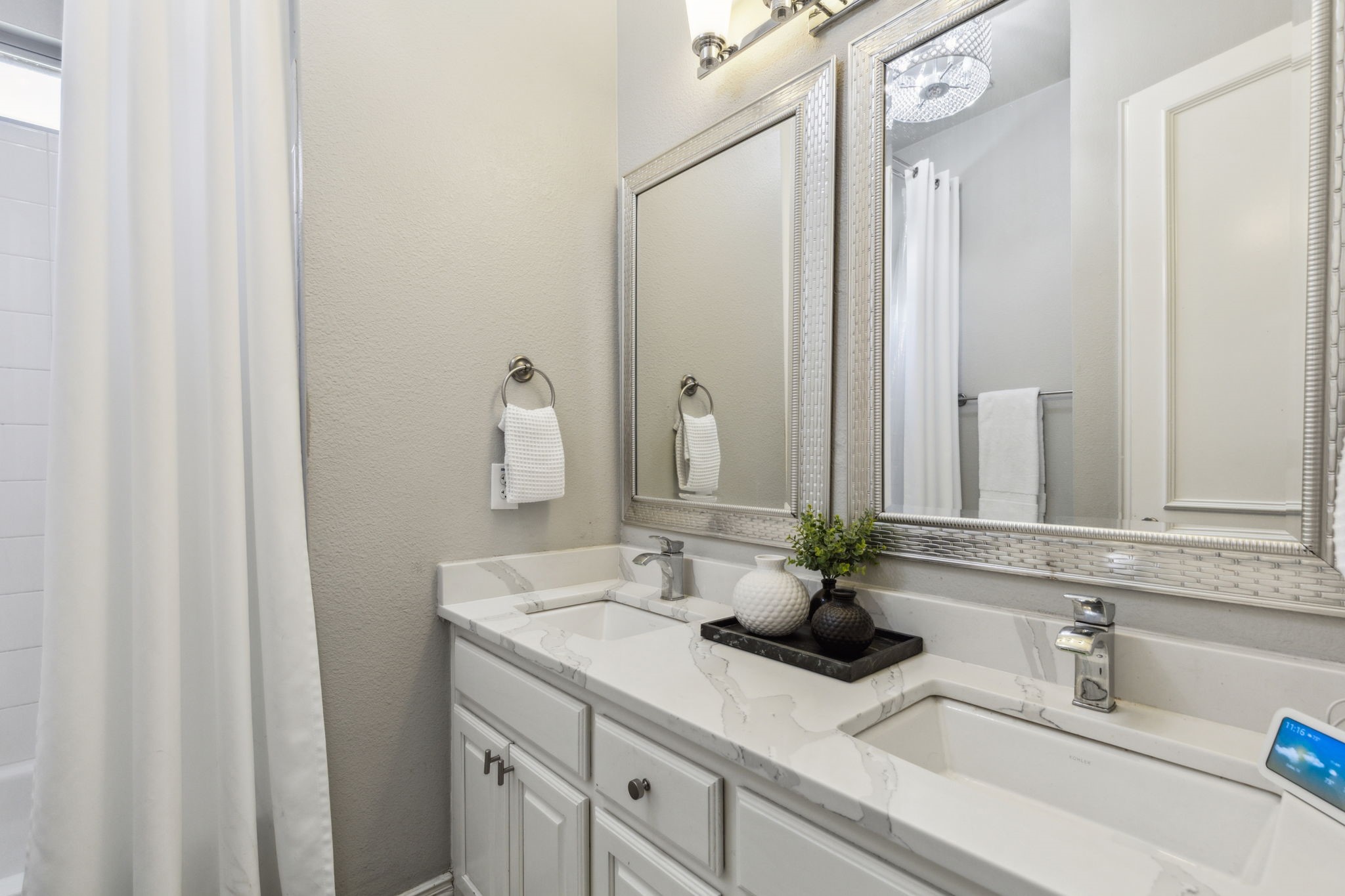 2605 Queen Elizabeth Boulevard