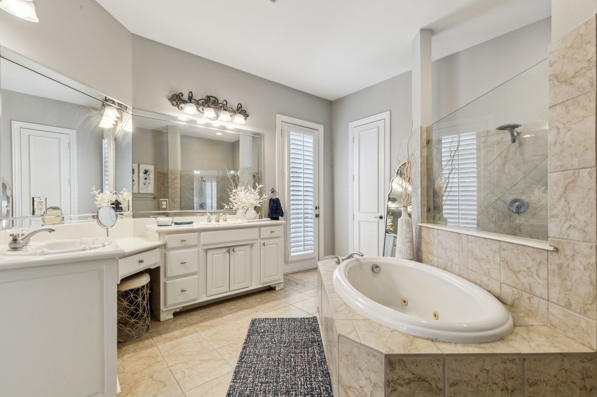 2605 Queen Elizabeth Boulevard