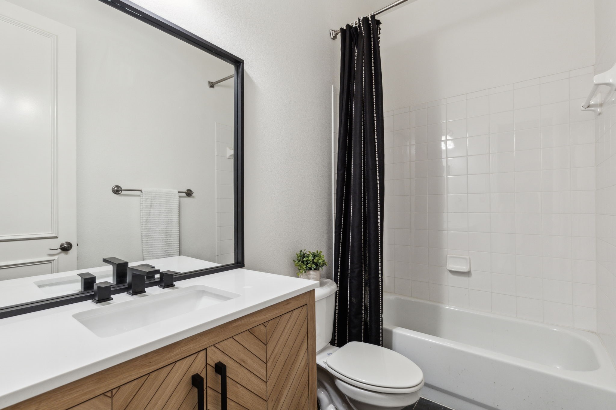 2605 Queen Elizabeth Boulevard