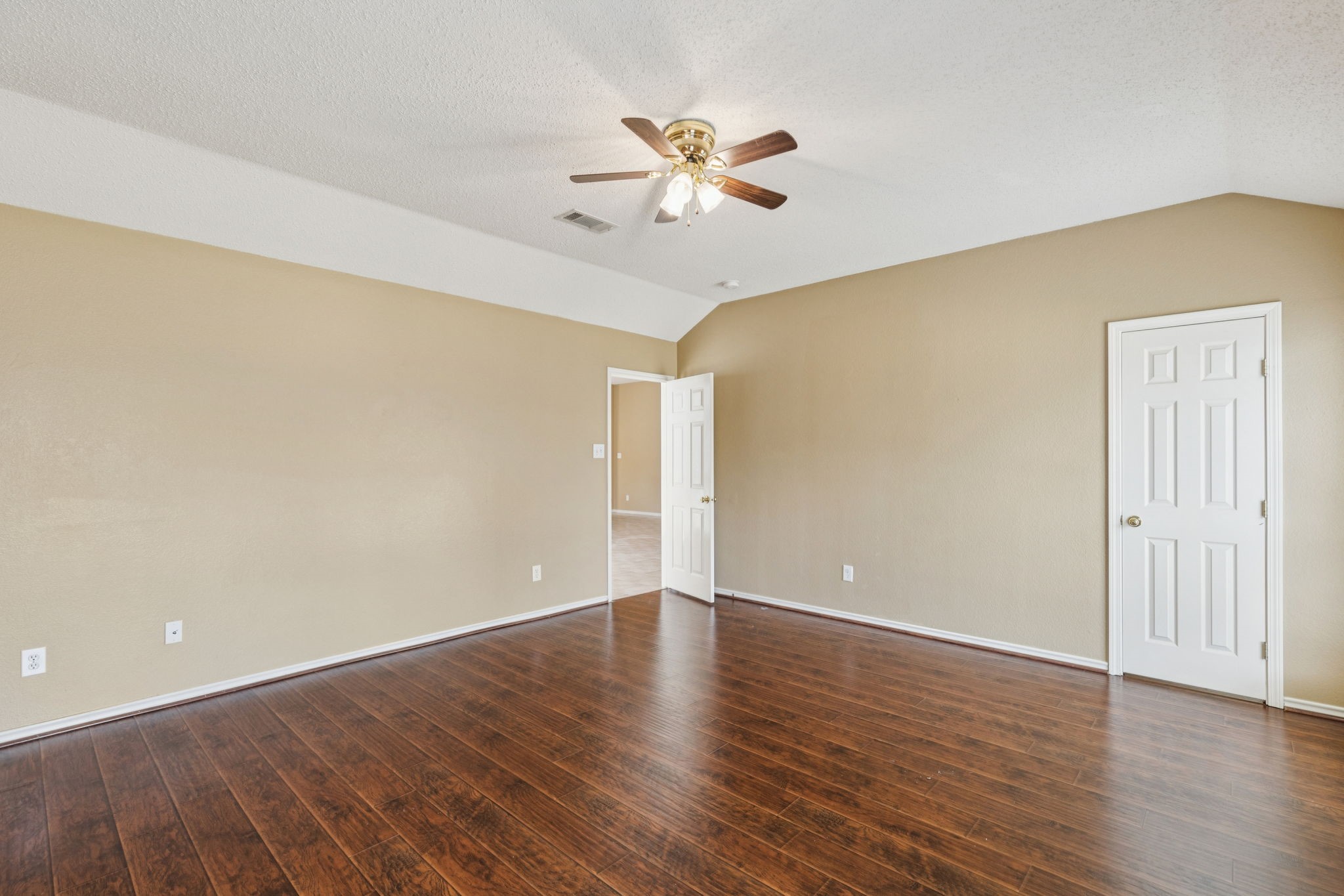 319 Woodglen Drive