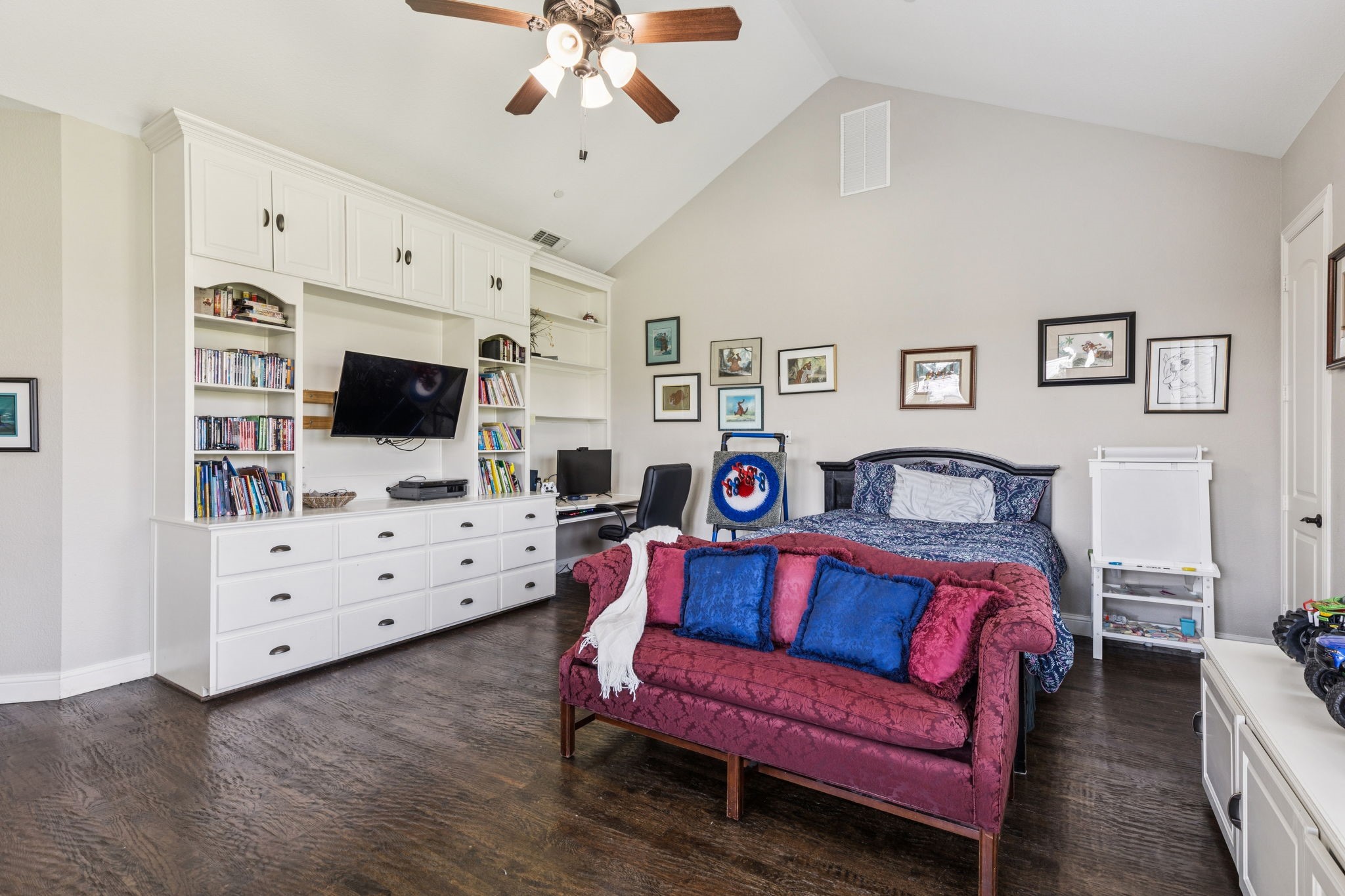 2711 Bauer Court