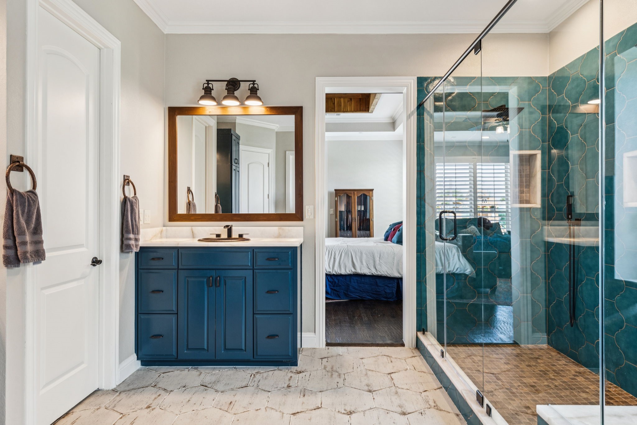 2711 Bauer Court