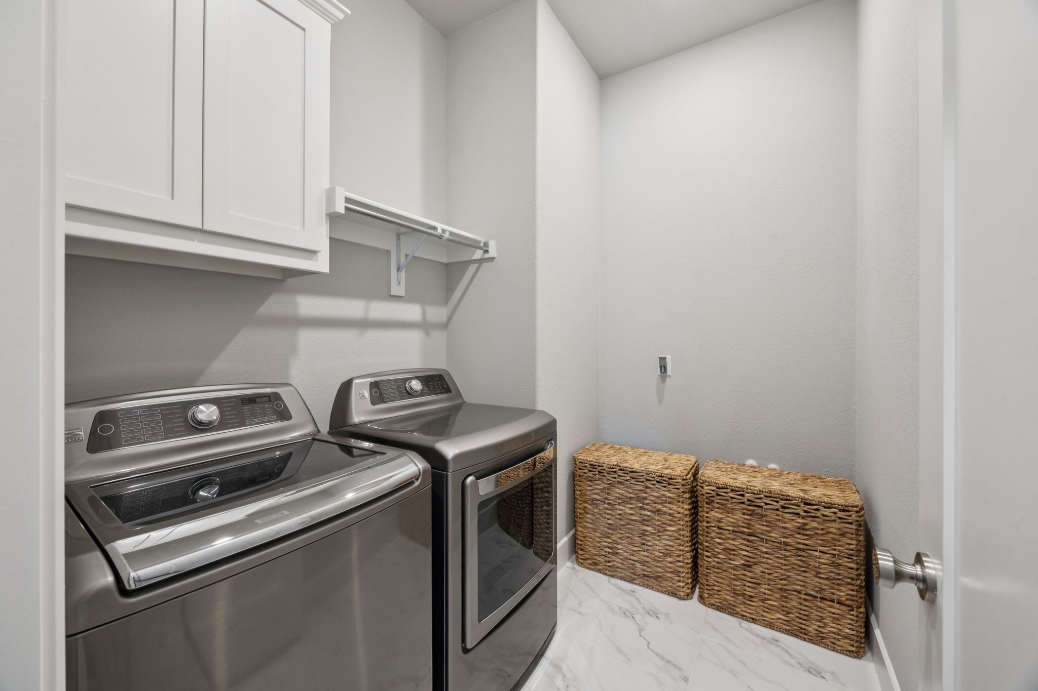 921 Gentle Knoll Lane