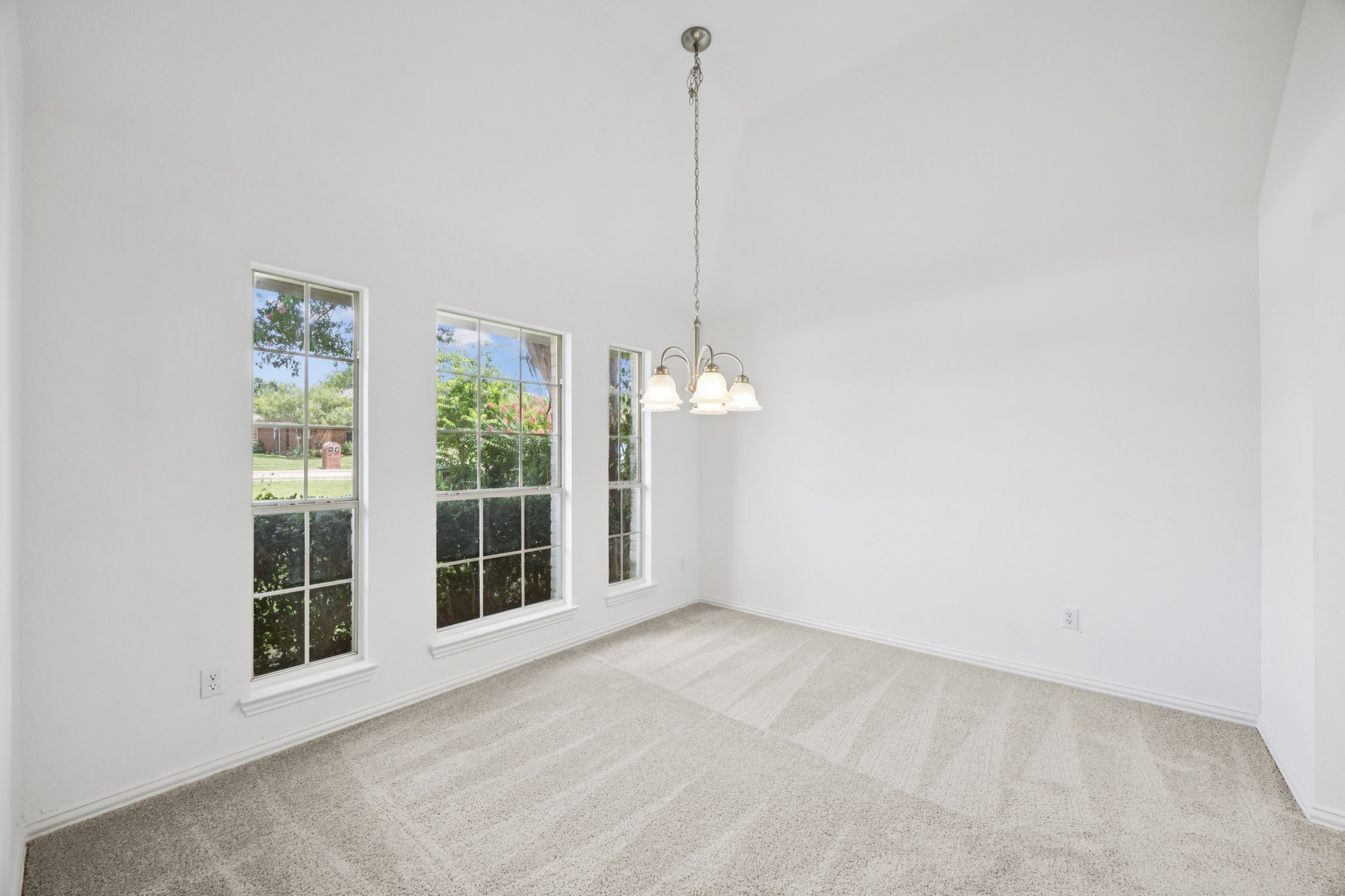 6213 Lennox Lane
