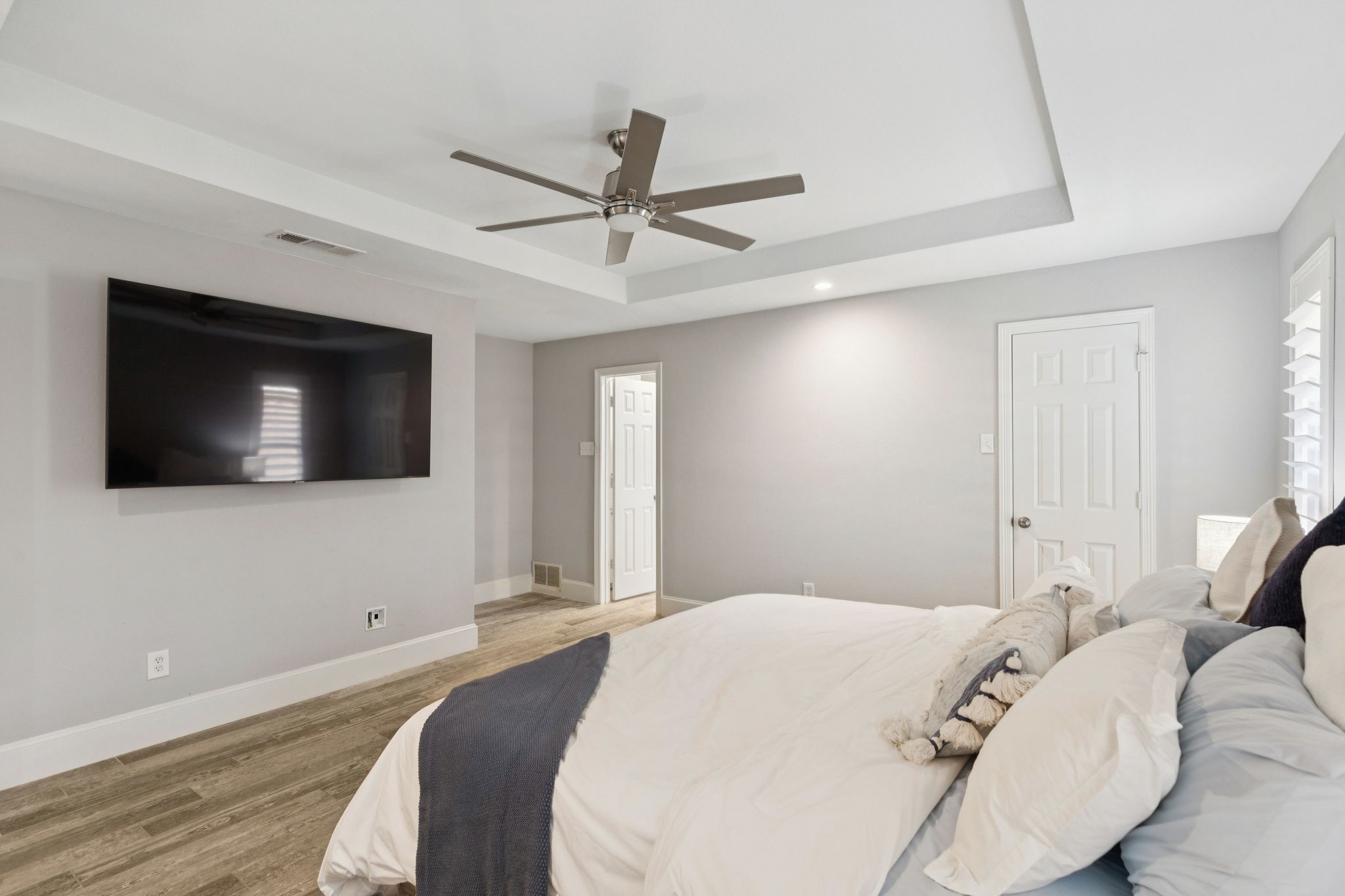 1801 Cross Bend Road