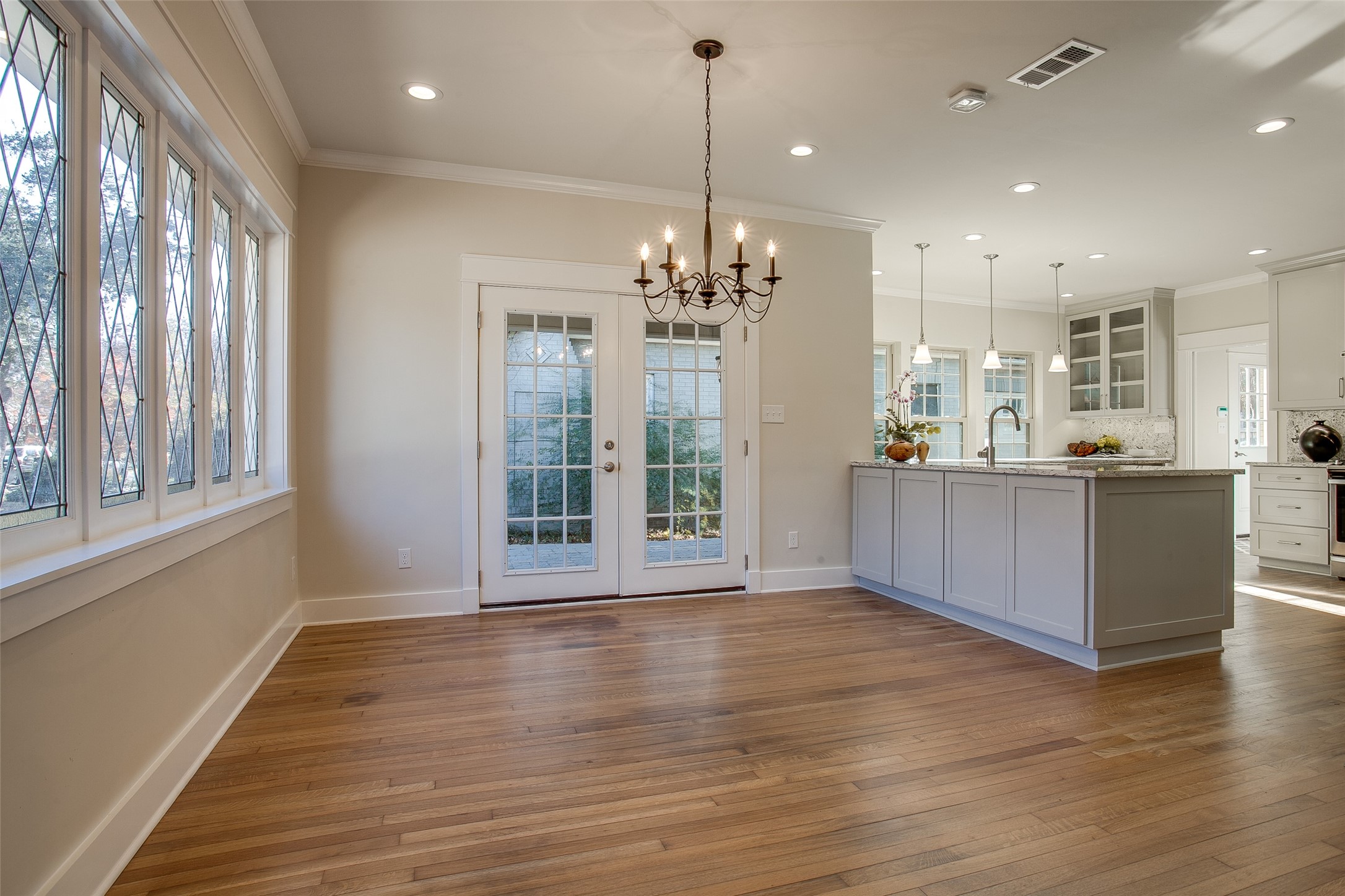 4327 Vandelia Street