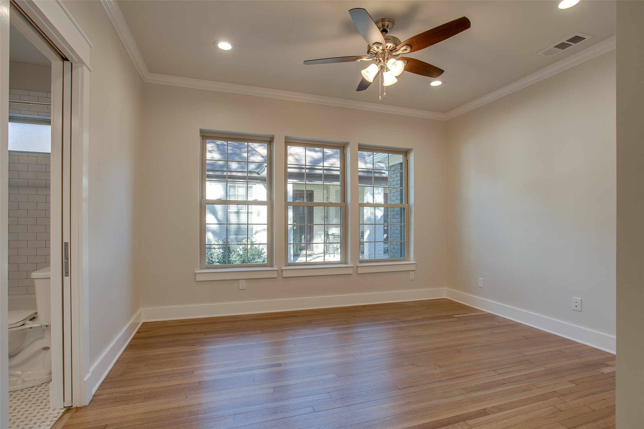 4327 Vandelia Street