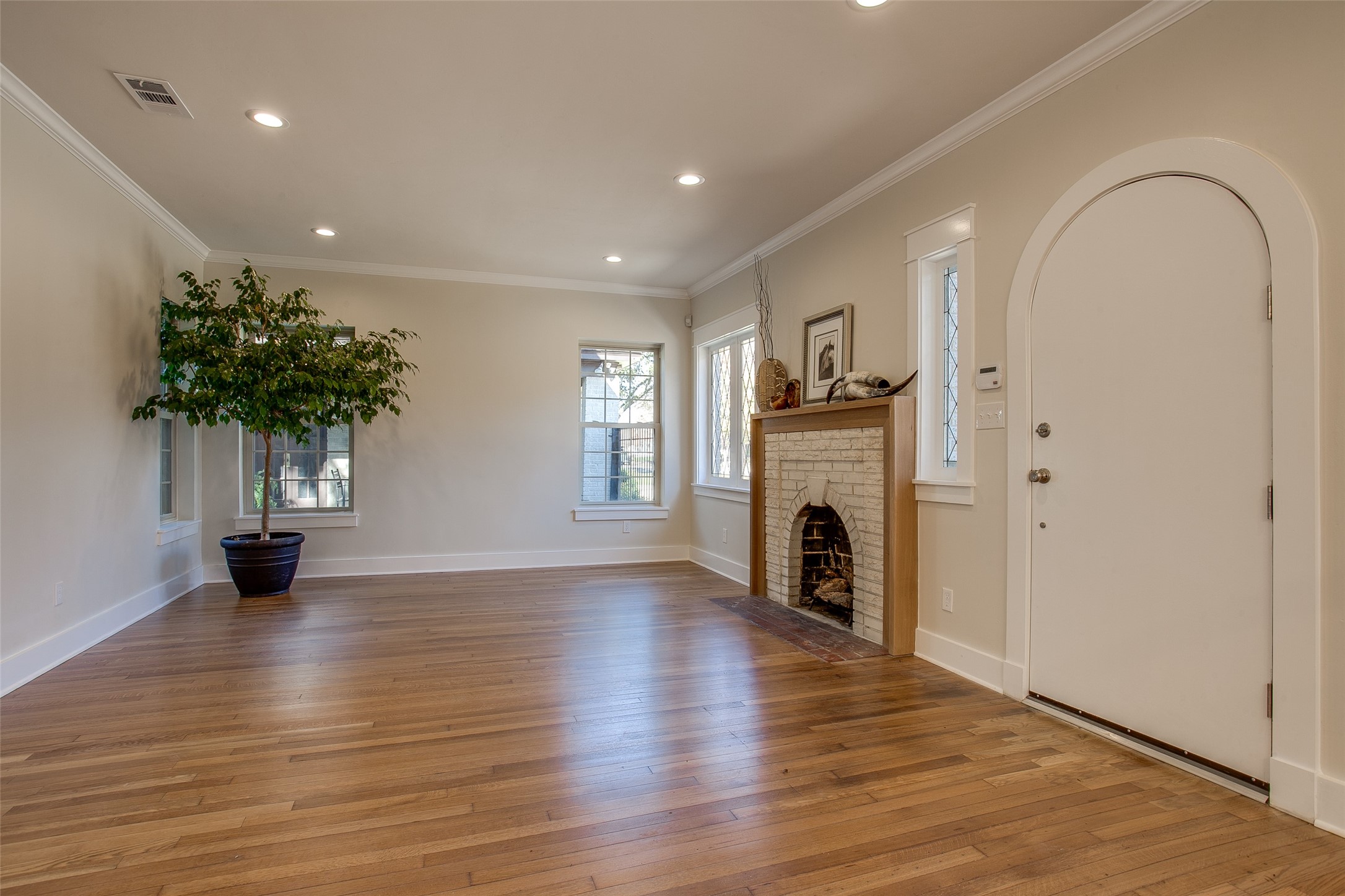 4327 Vandelia Street