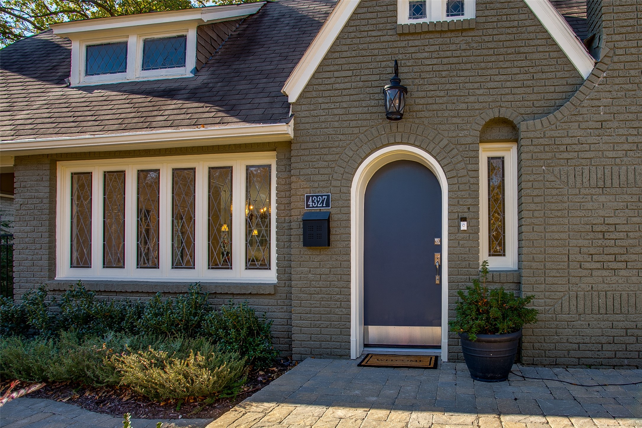4327 Vandelia Street