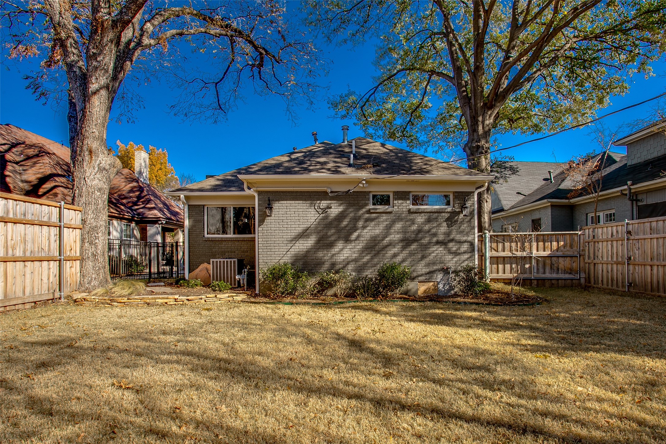 4327 Vandelia Street