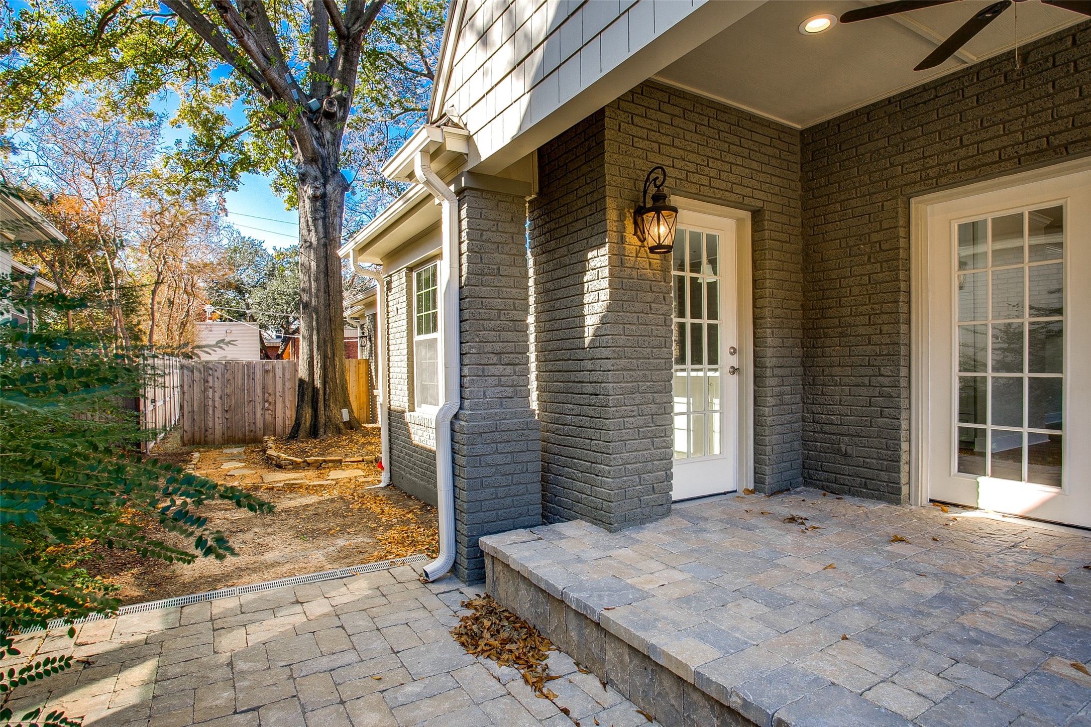 4327 Vandelia Street