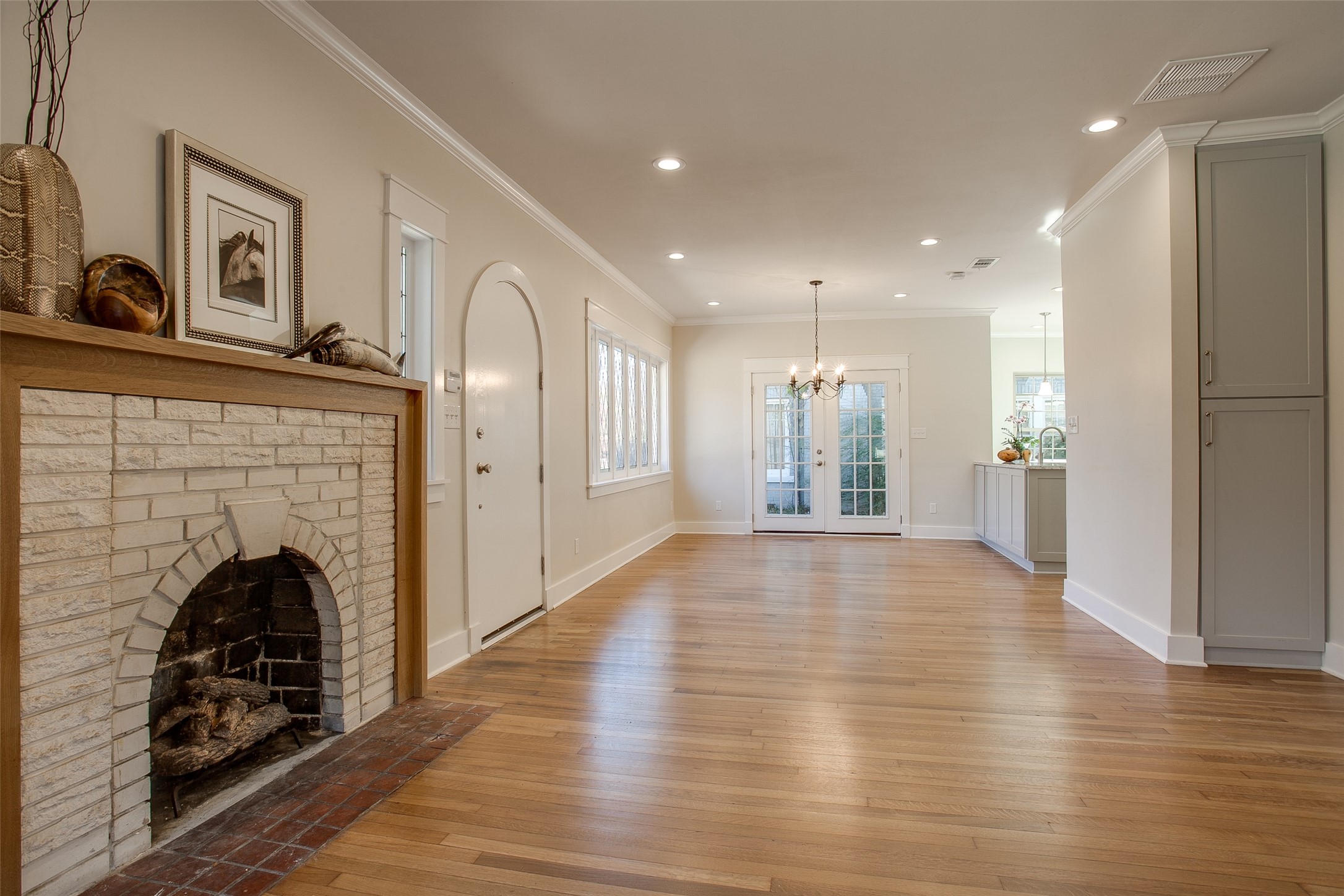 4327 Vandelia Street