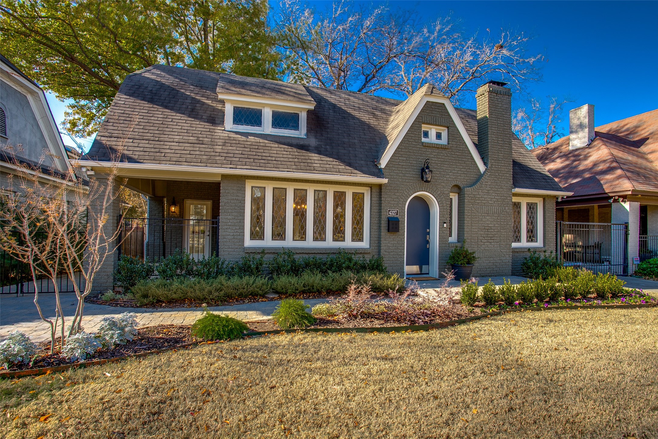 4327 Vandelia Street