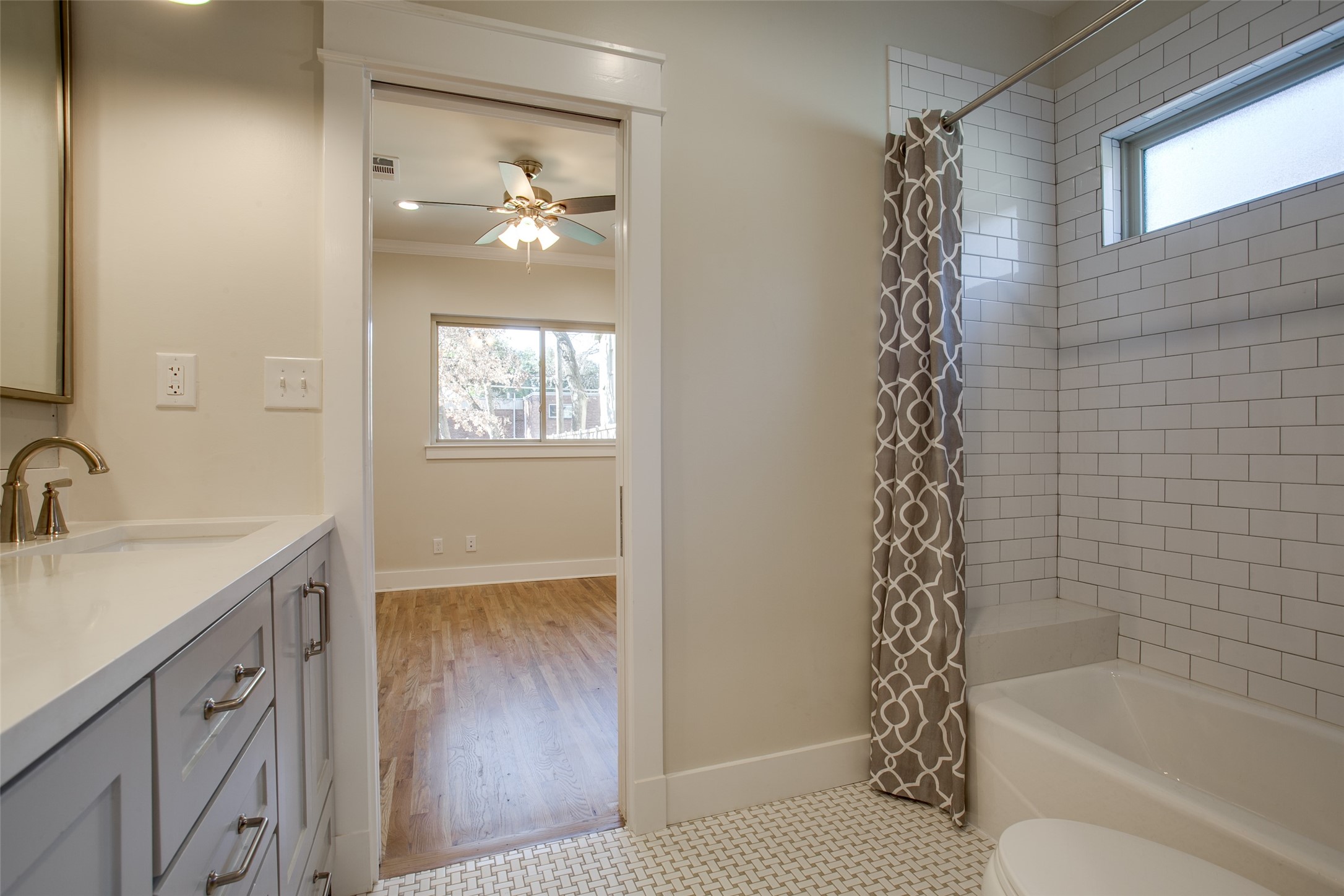 4327 Vandelia Street