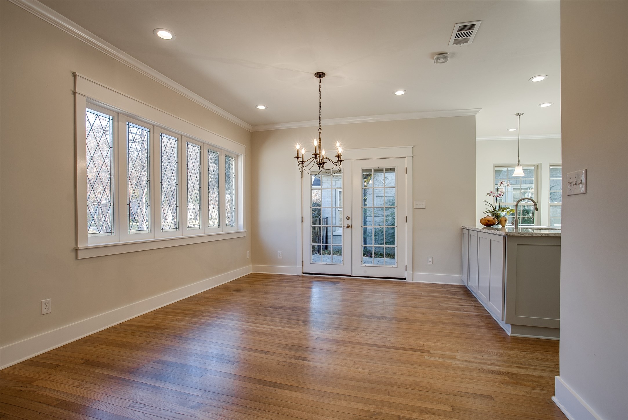 4327 Vandelia Street