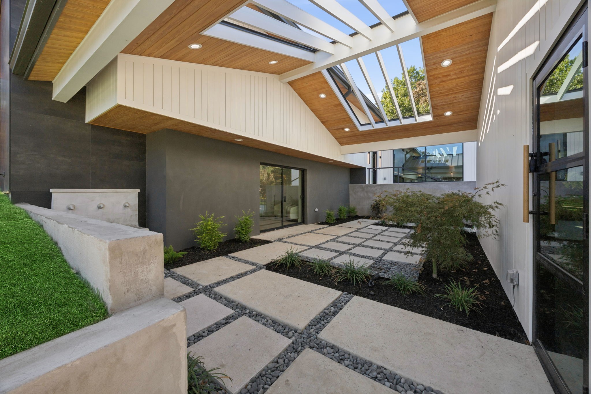2401 Mesa Drive