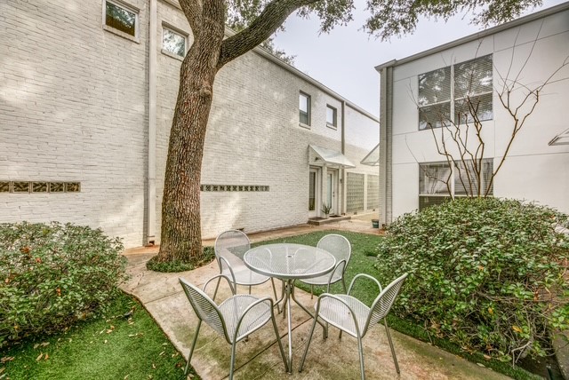 4122 Travis Street 2