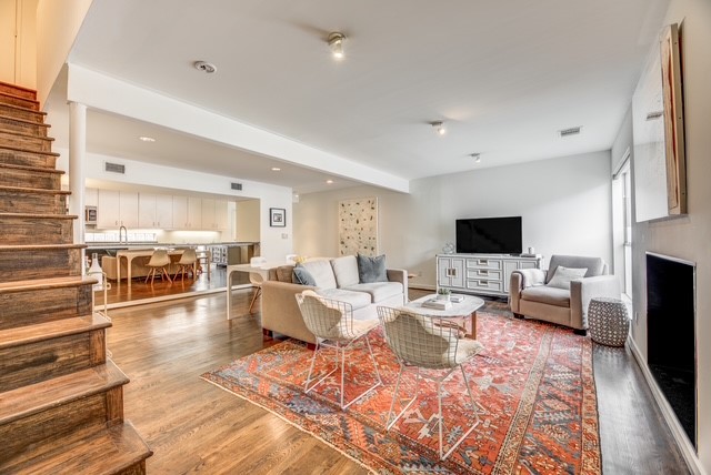 4122 Travis Street 2