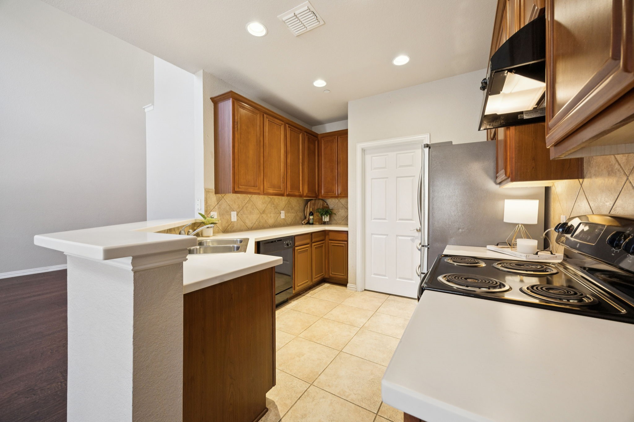 8742 San Bernard Street