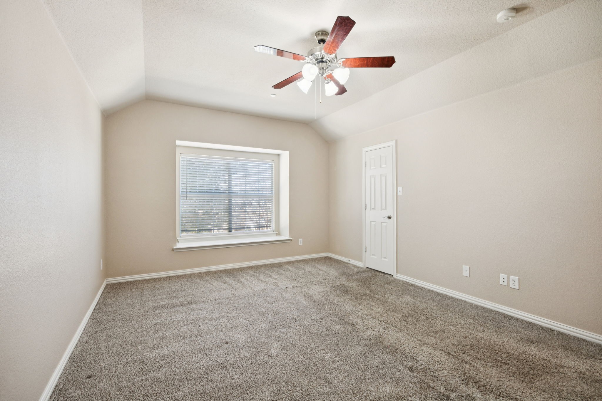 8742 San Bernard Street