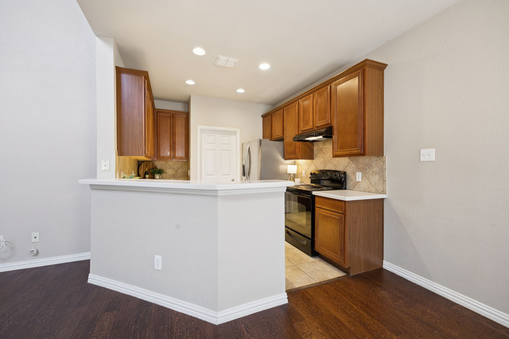 8742 San Bernard Street