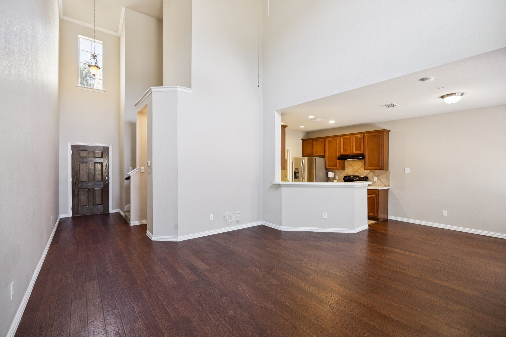 8742 San Bernard Street