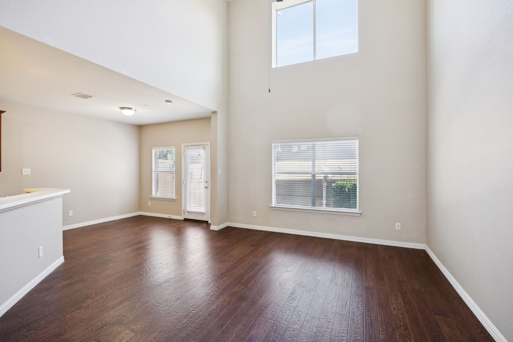 8742 San Bernard Street