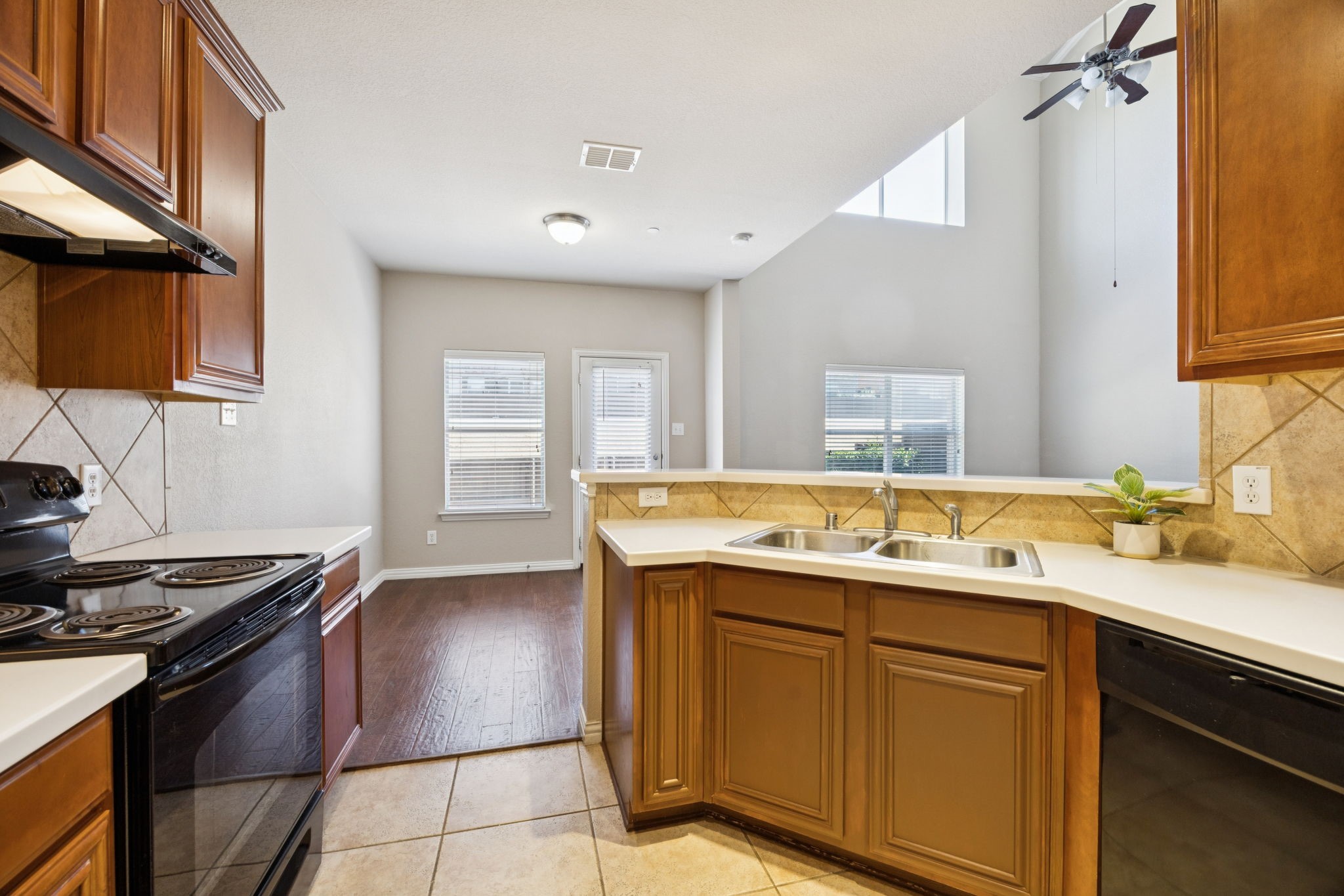 8742 San Bernard Street