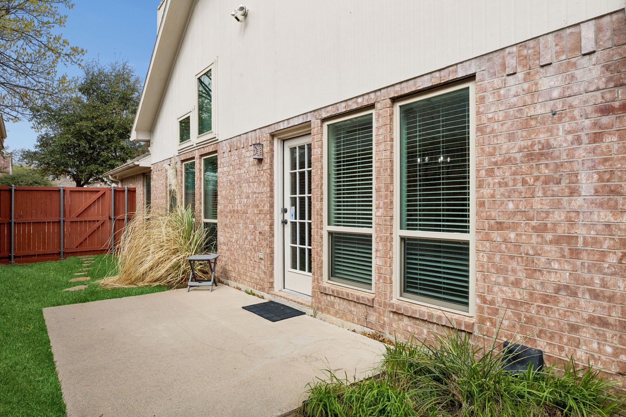 6728 Saddletree Trail