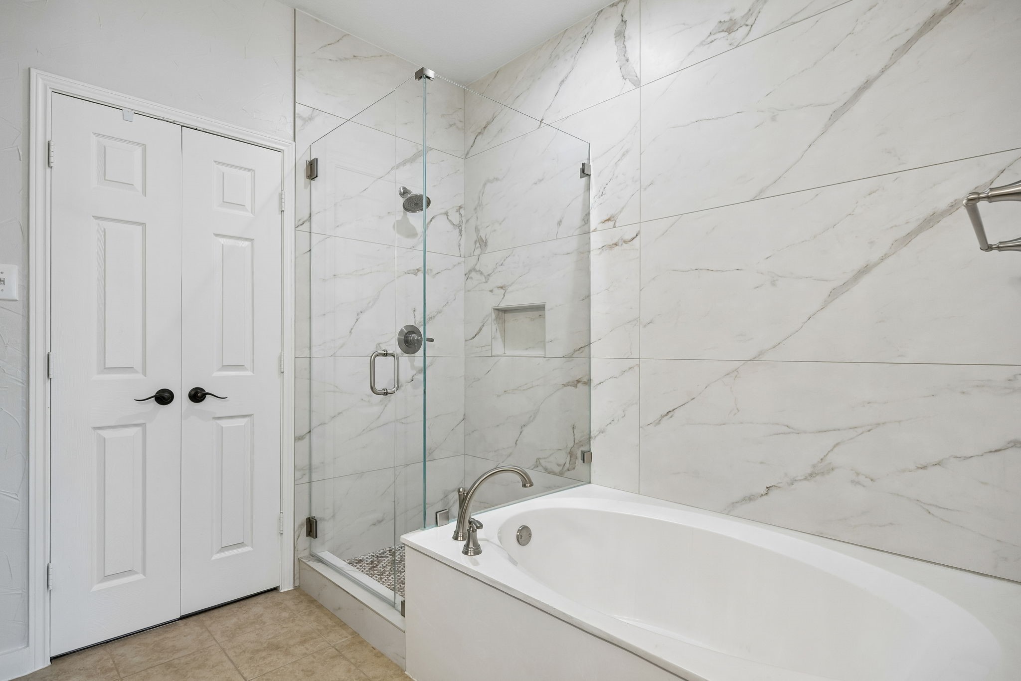 6728 Saddletree Trail