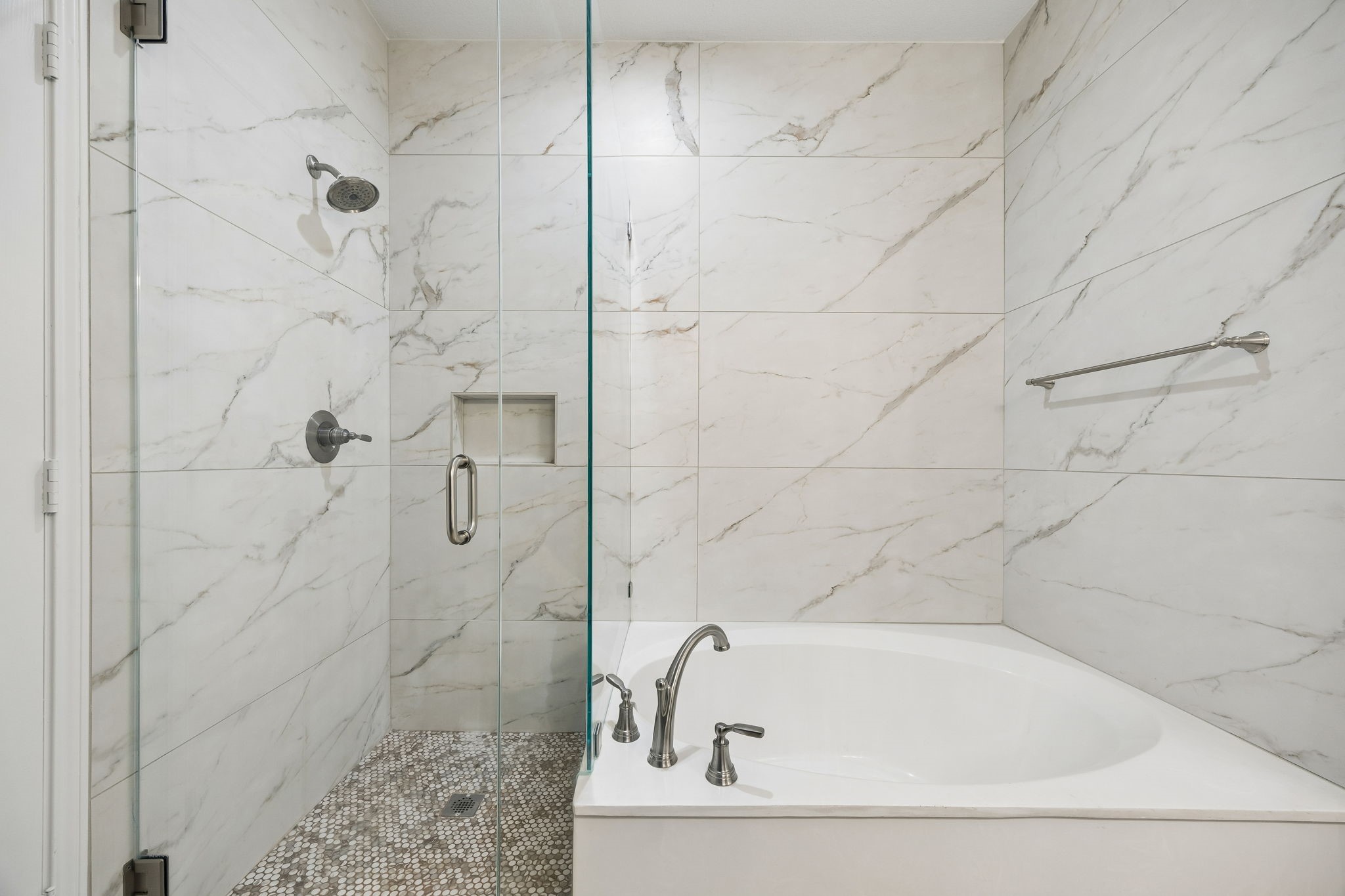 6728 Saddletree Trail