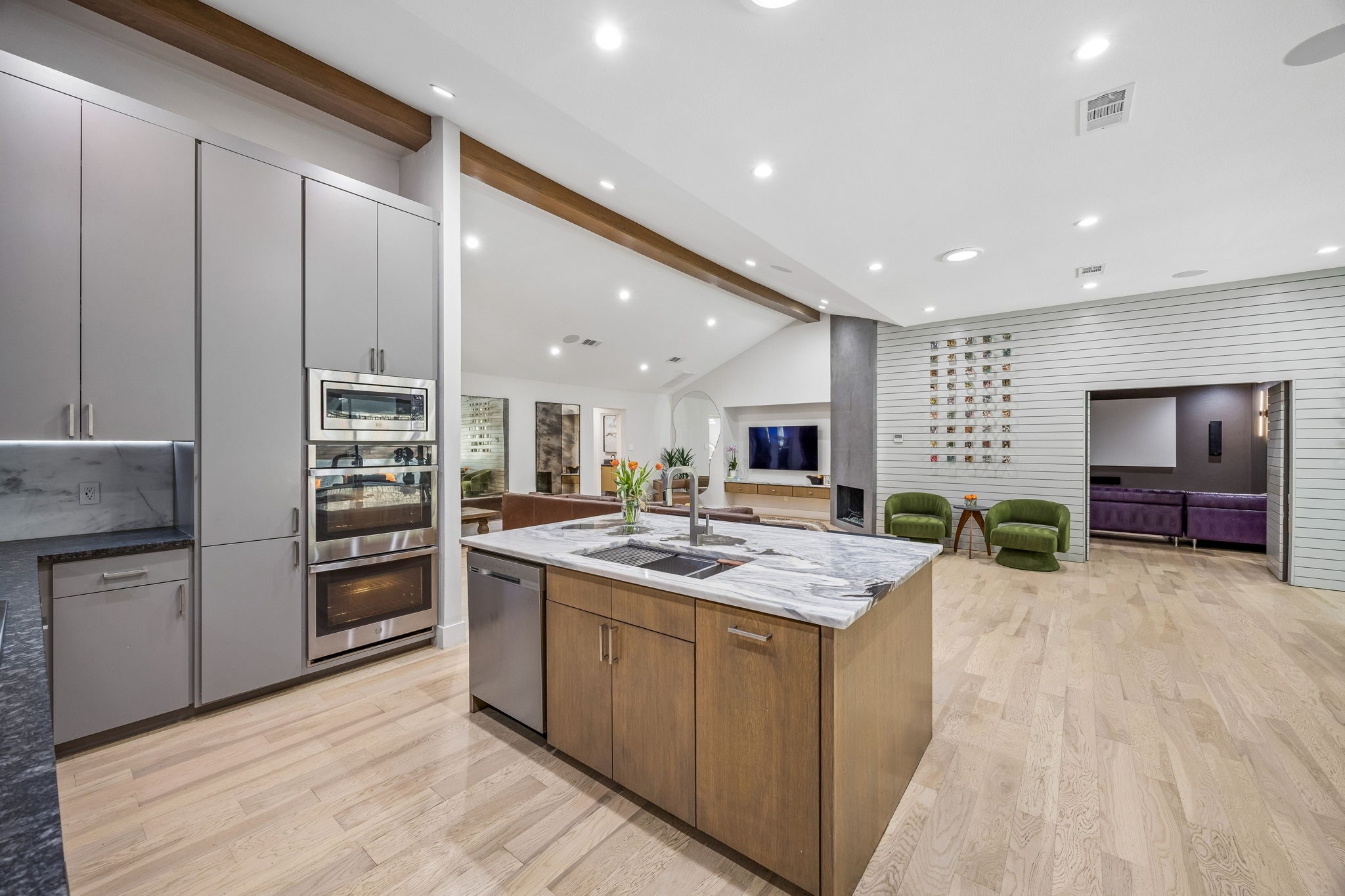 1250 Alto Vista Street