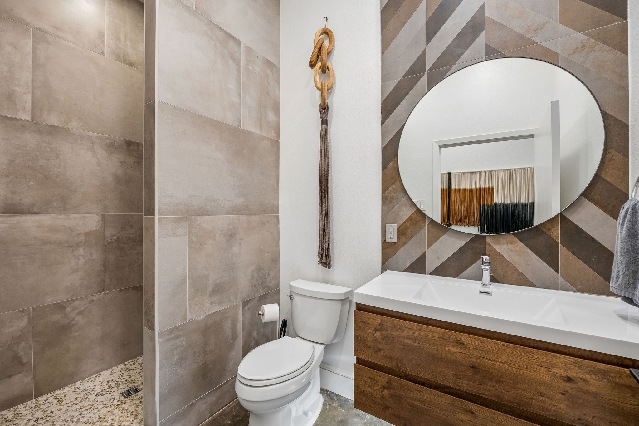 1250 Alto Vista Street