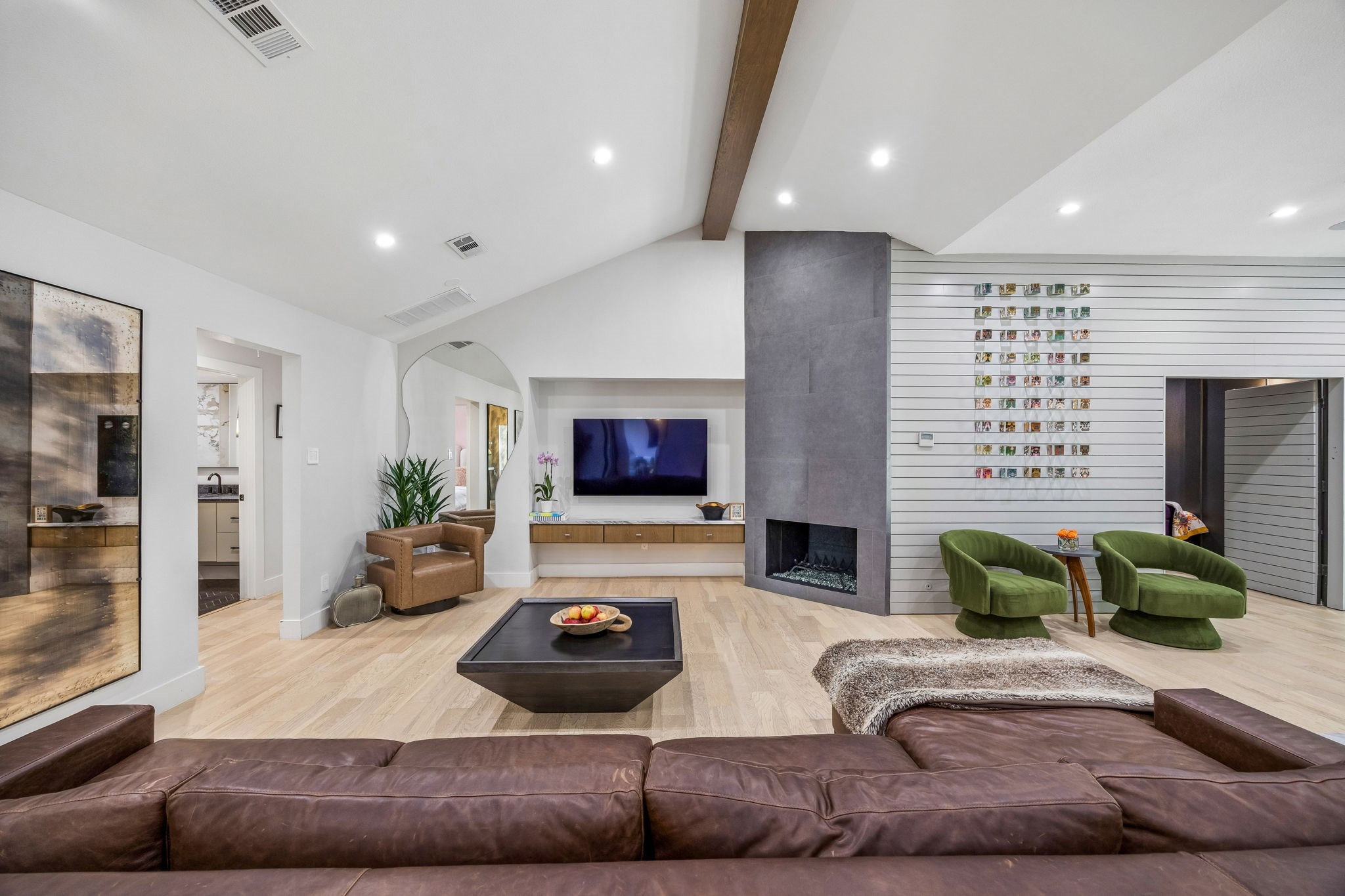 1250 Alto Vista Street