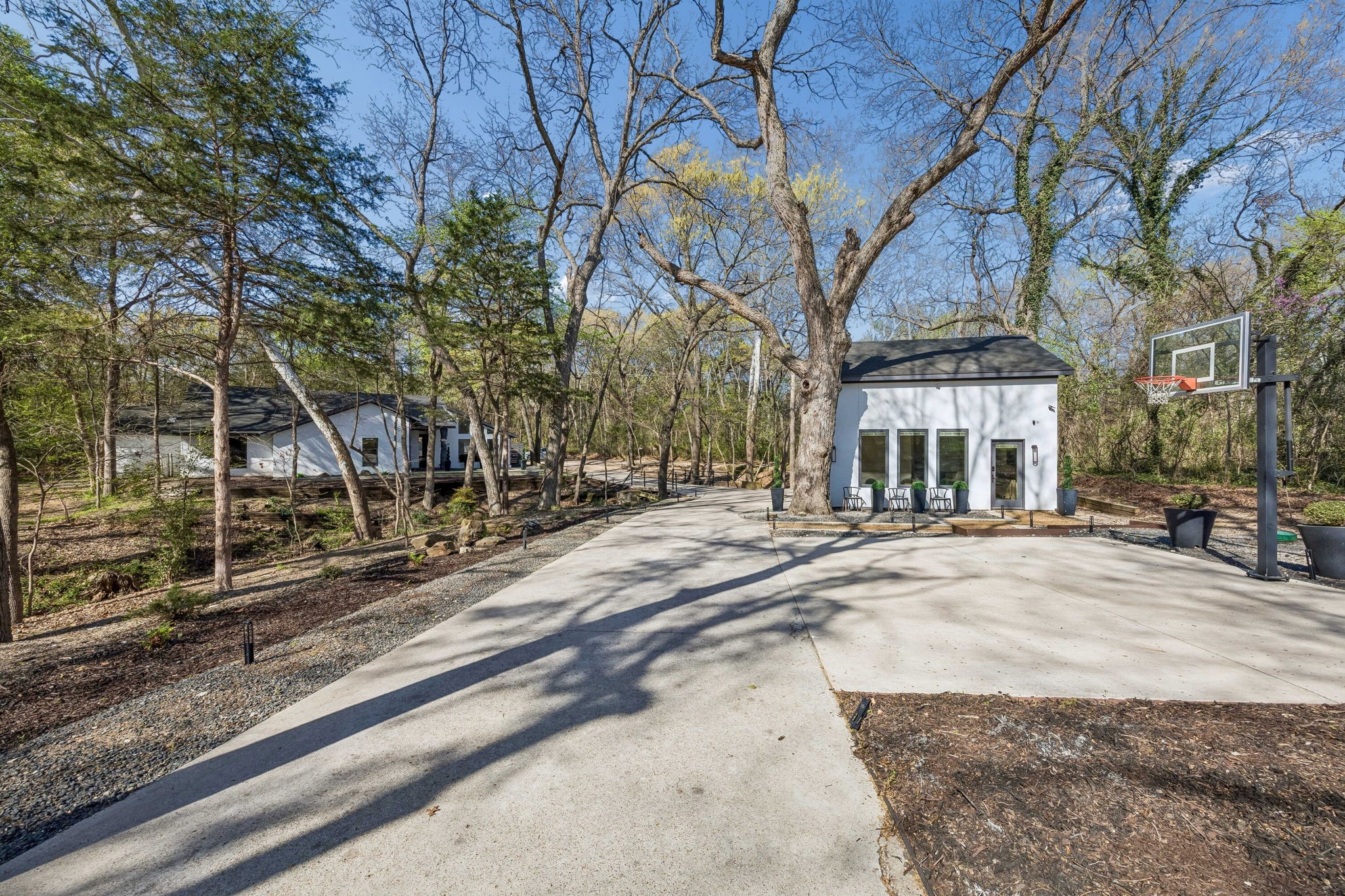 1250 Alto Vista Street