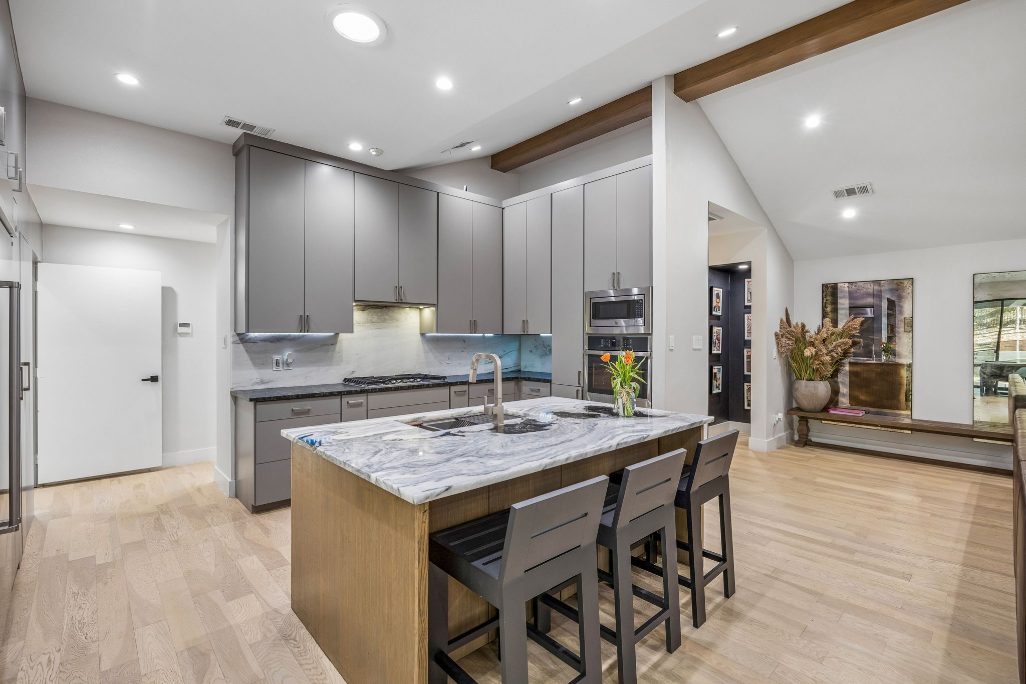 1250 Alto Vista Street