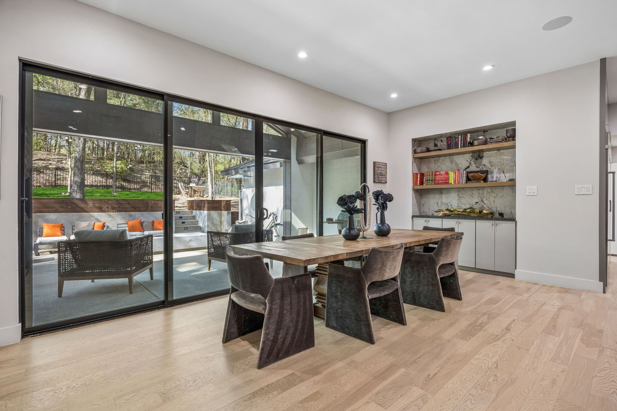 1250 Alto Vista Street