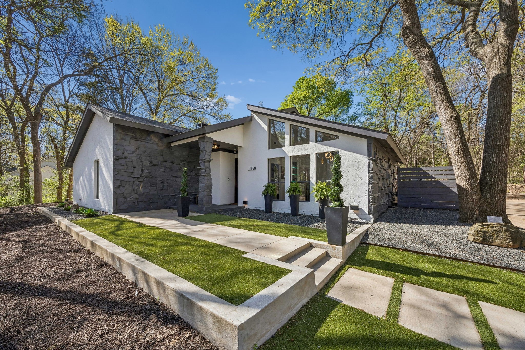 1250 Alto Vista Street