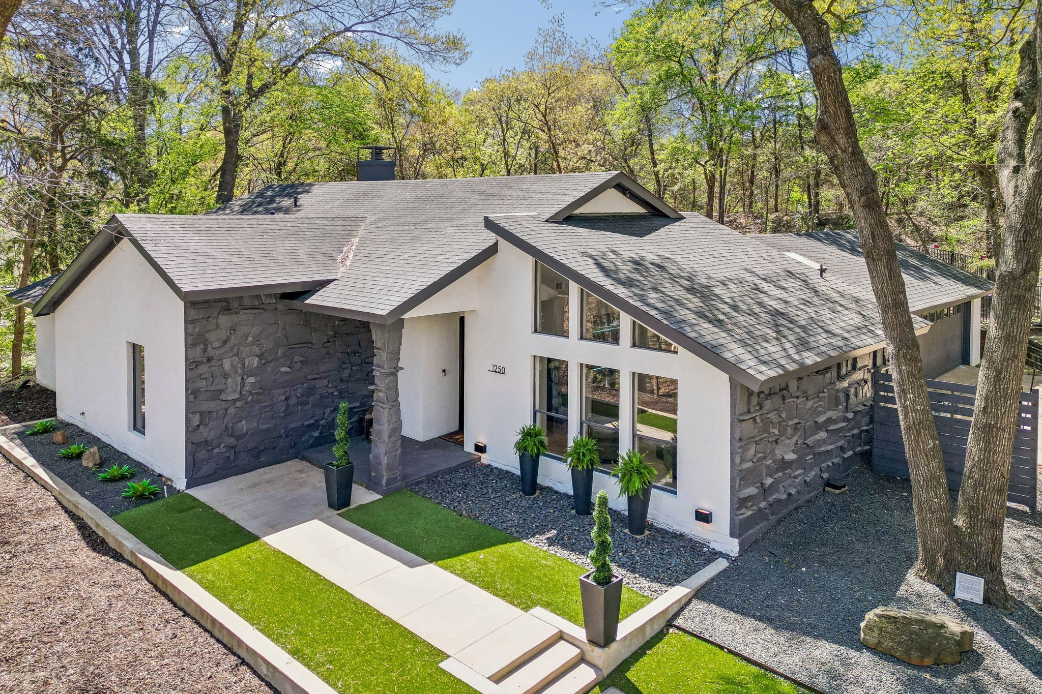 1250 Alto Vista Street