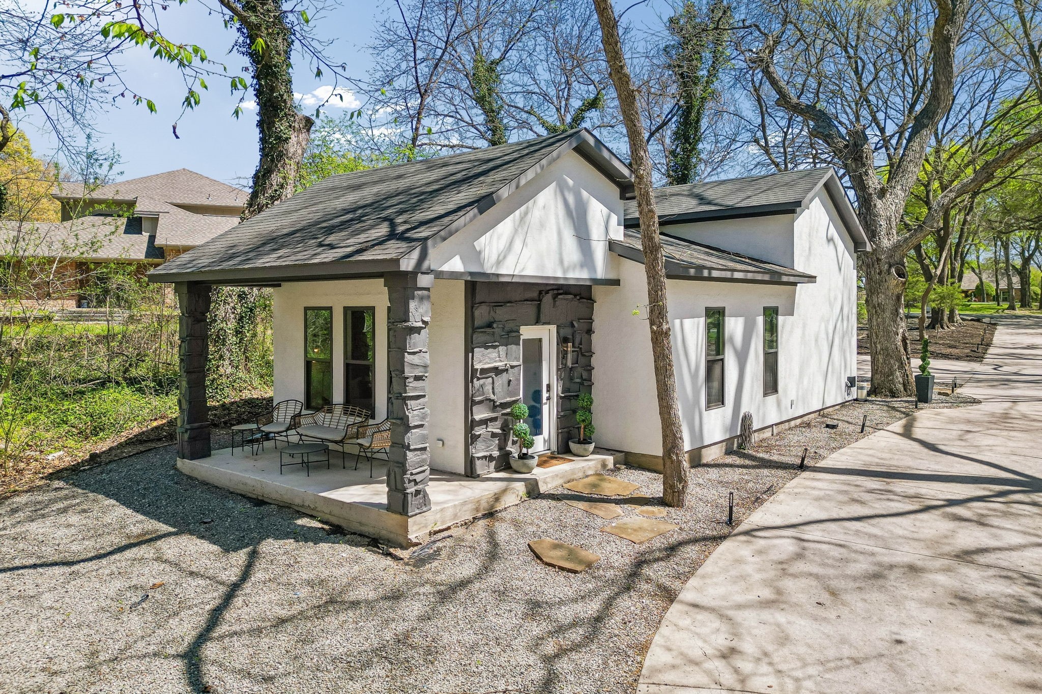 1250 Alto Vista Street