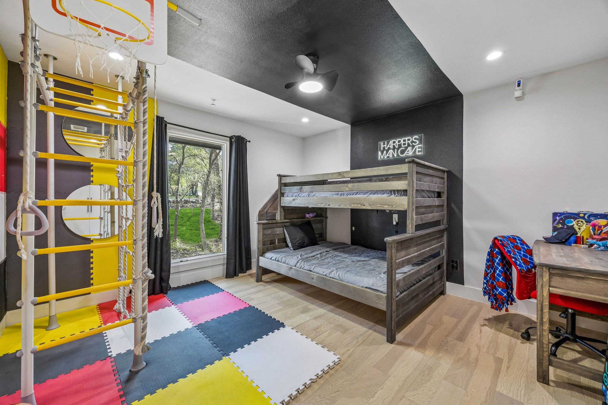 1250 Alto Vista Street