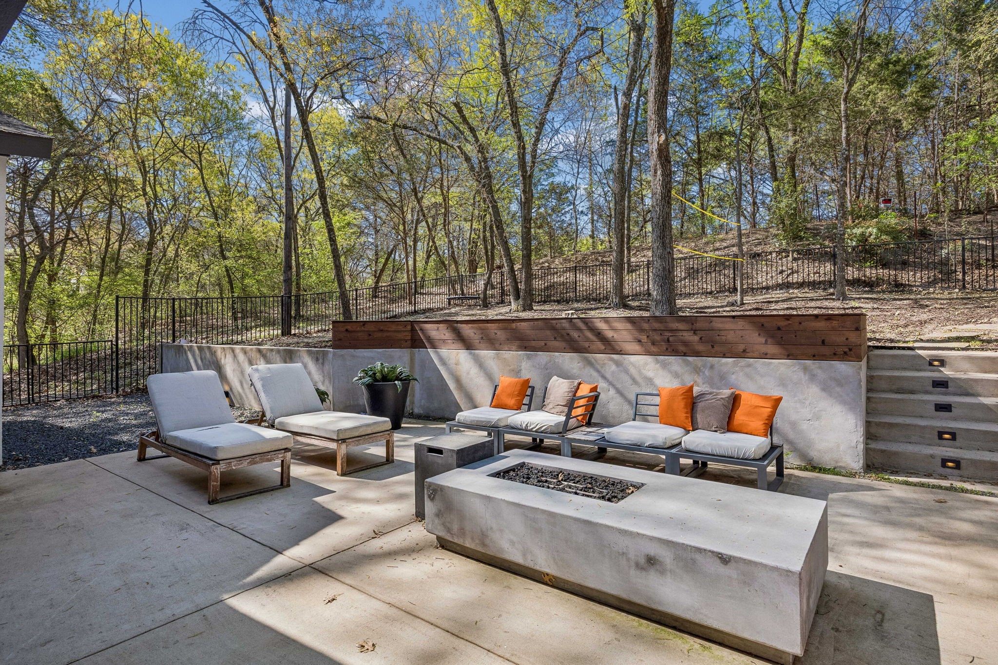 1250 Alto Vista Street