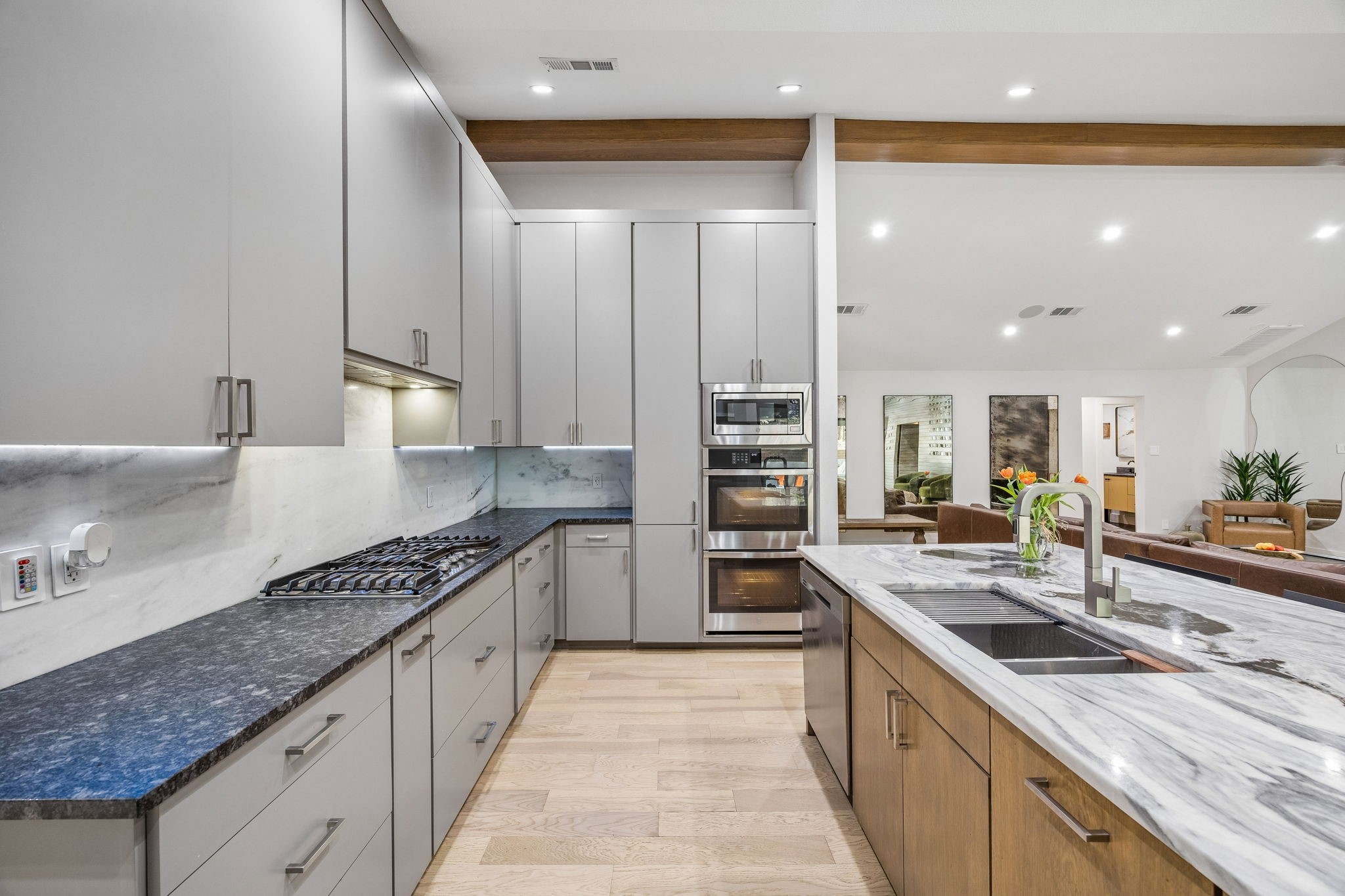 1250 Alto Vista Street