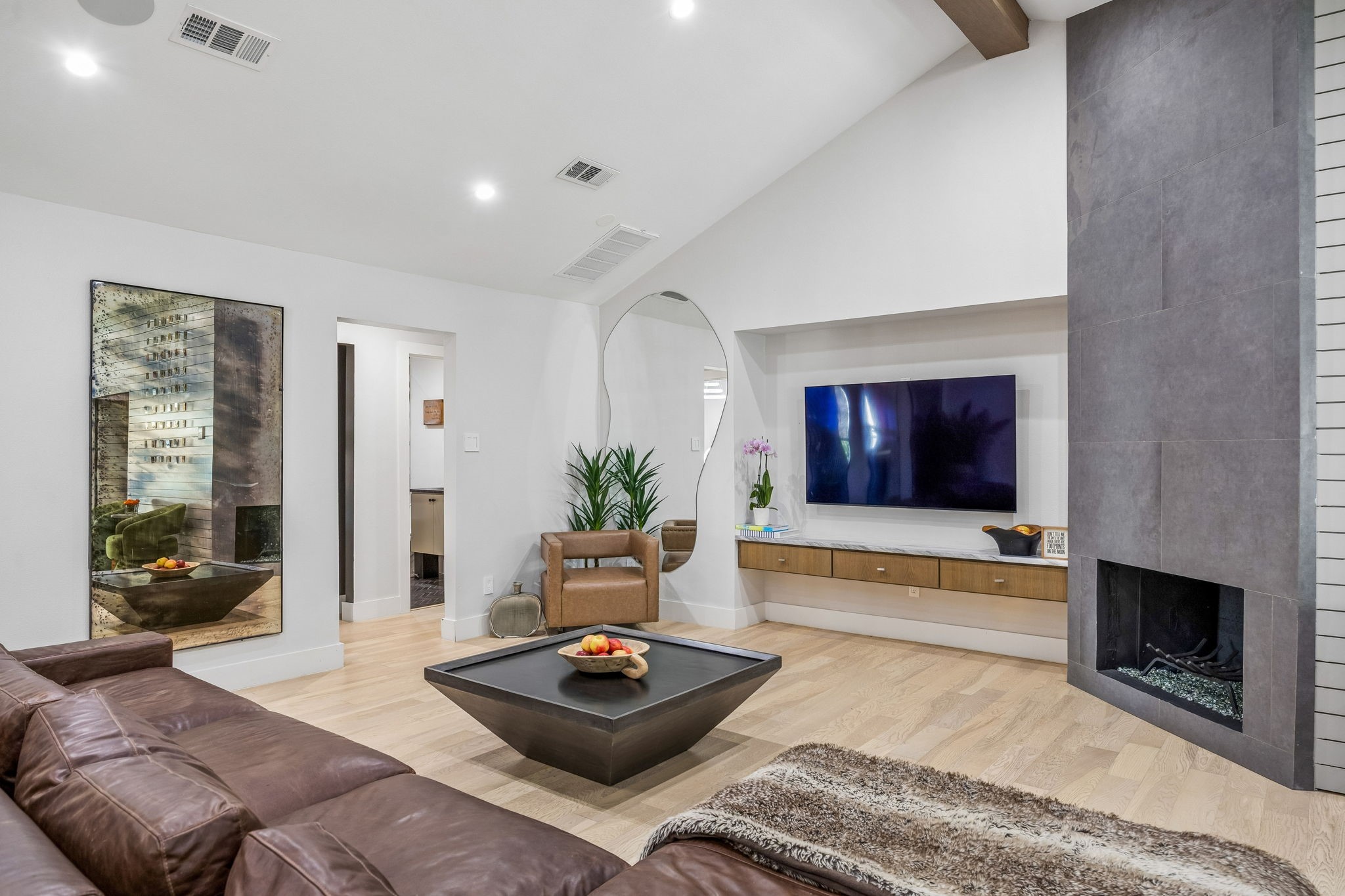 1250 Alto Vista Street